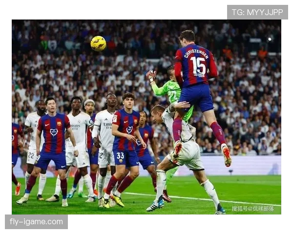 足球赛季高潮迭起，激烈对决与惊天逆转点燃球迷热情