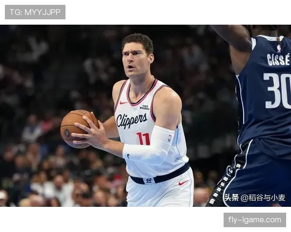 布鲁克·洛佩斯挡拆拉开空间提升球队三分效率